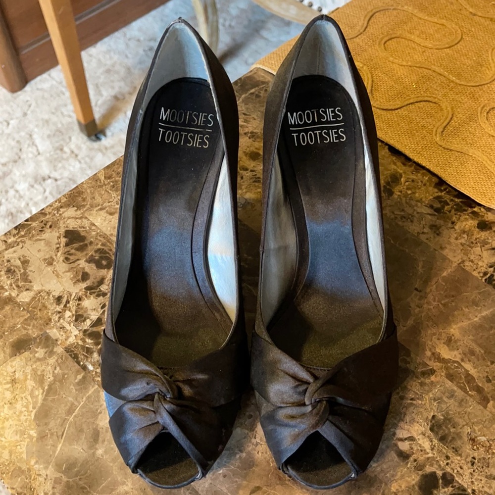 Mootsies Tootsies Black Satin Peep Toe Heels